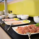 فندق Garner By Ihg 3*