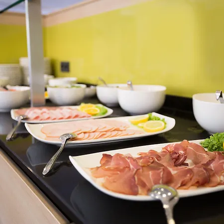 Hotel Garner By Ihg 3*